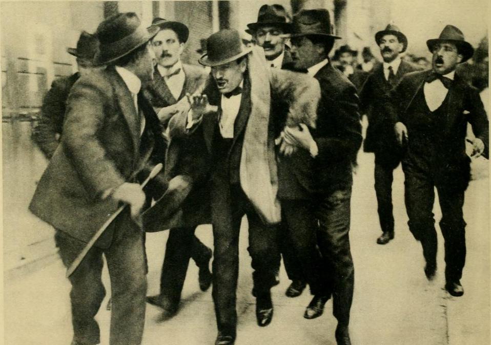 Mussolini arrested